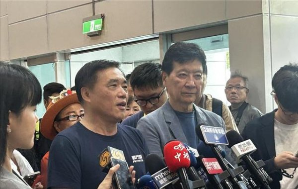 炒股配资网站识必选 陪郝龙斌领表参选国民党主席，赵少康解释自己为何不选